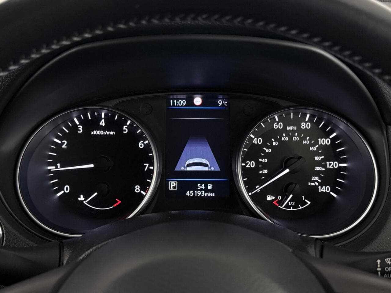 Nissan Qashqai thumbnail Driver Instruments