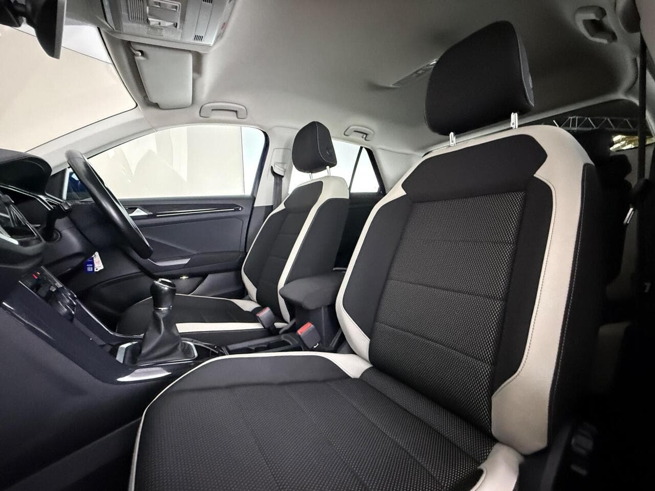 Volkswagen T-Roc thumbnail Seat Front Passenger