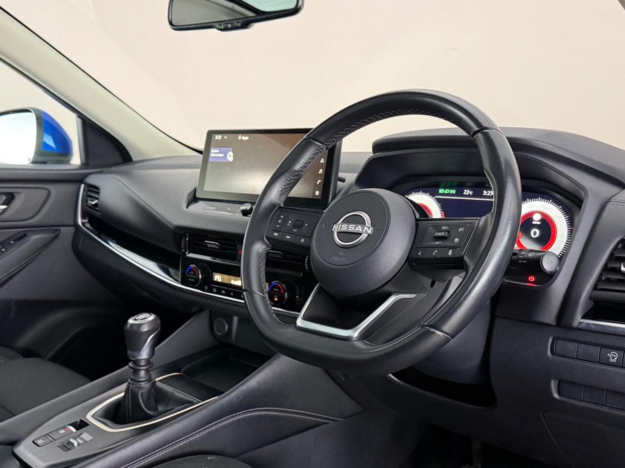 Nissan Qashqai thumbnail Interior Front