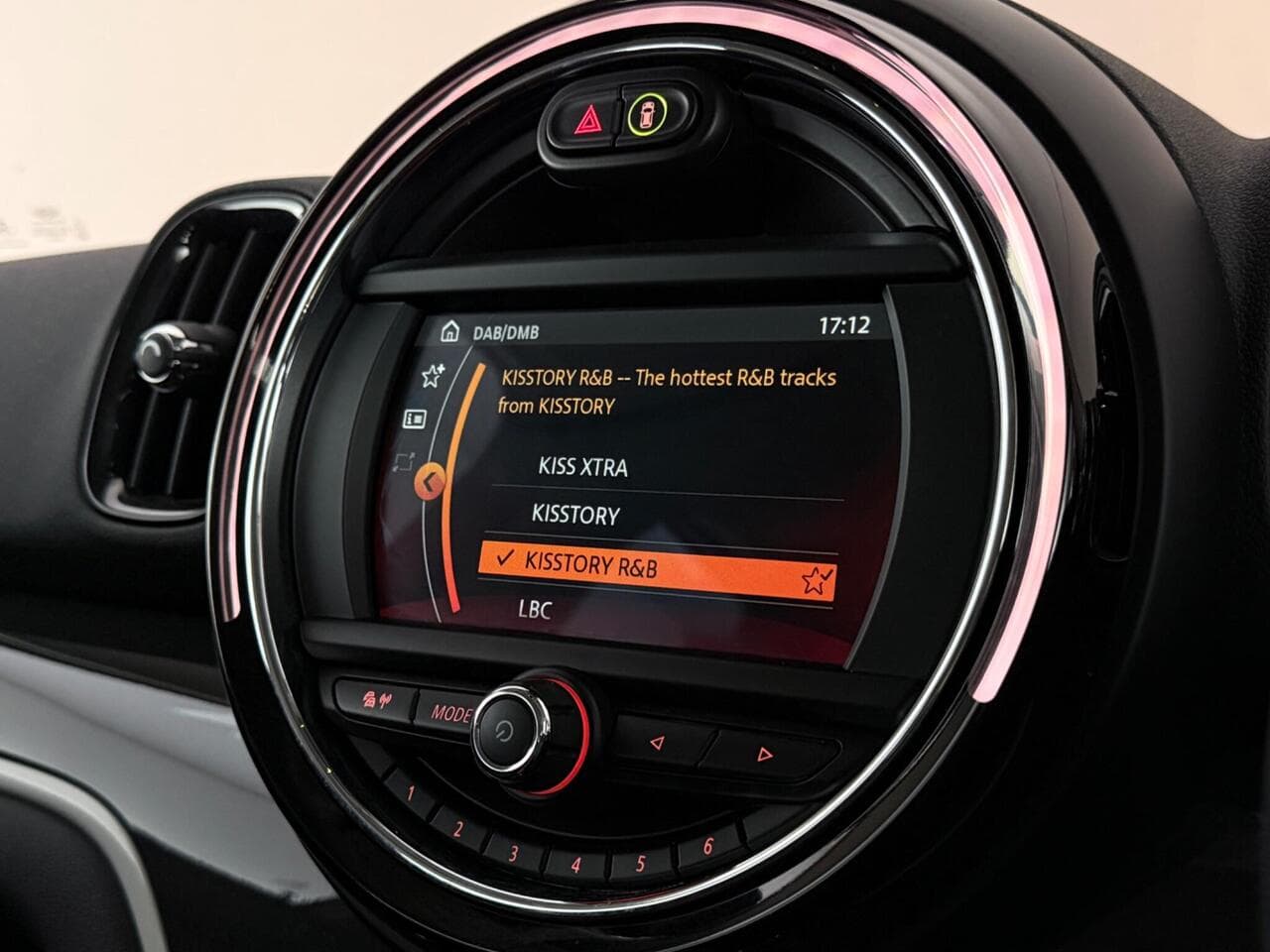 MINI Countryman thumbnail Infotainment System