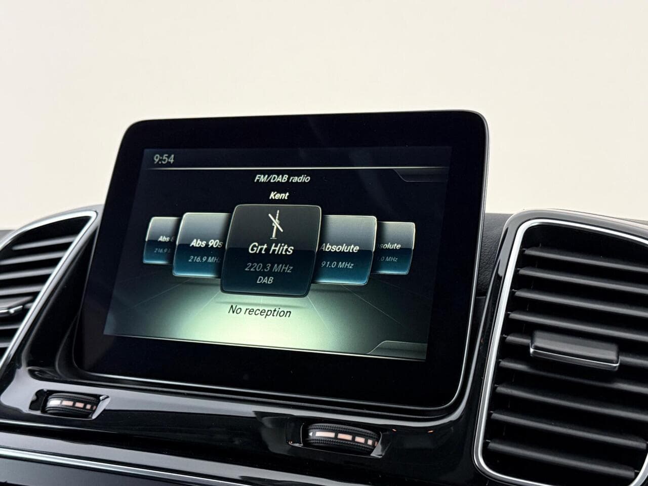 Mercedes-Benz GLE thumbnail Infotainment System