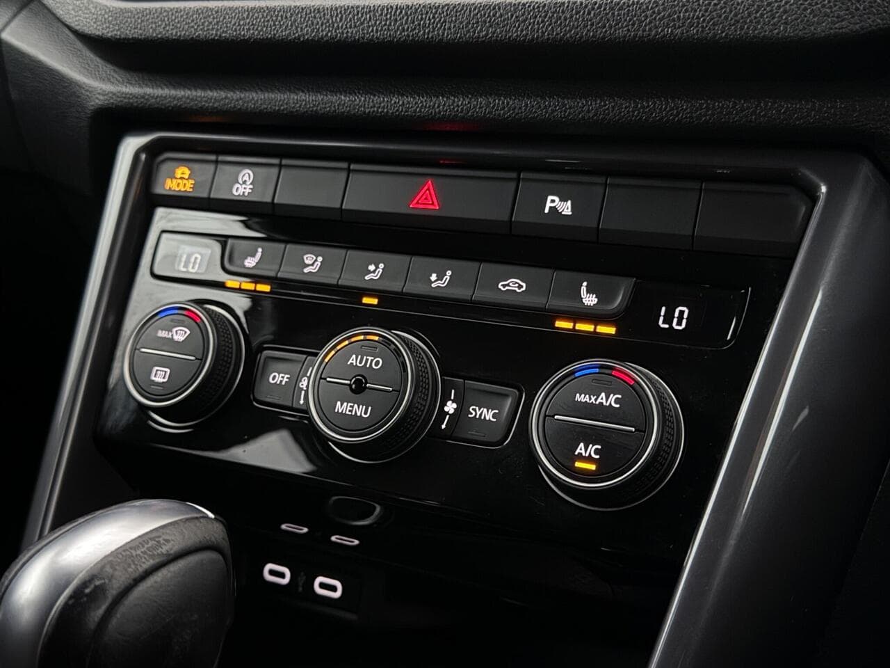 Volkswagen T-Roc thumbnail Infotainment System