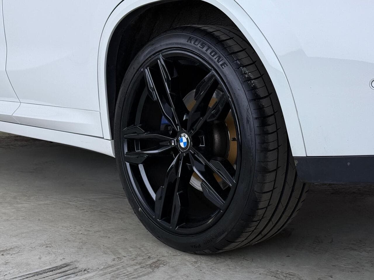 BMW X4 thumbnail Wheel