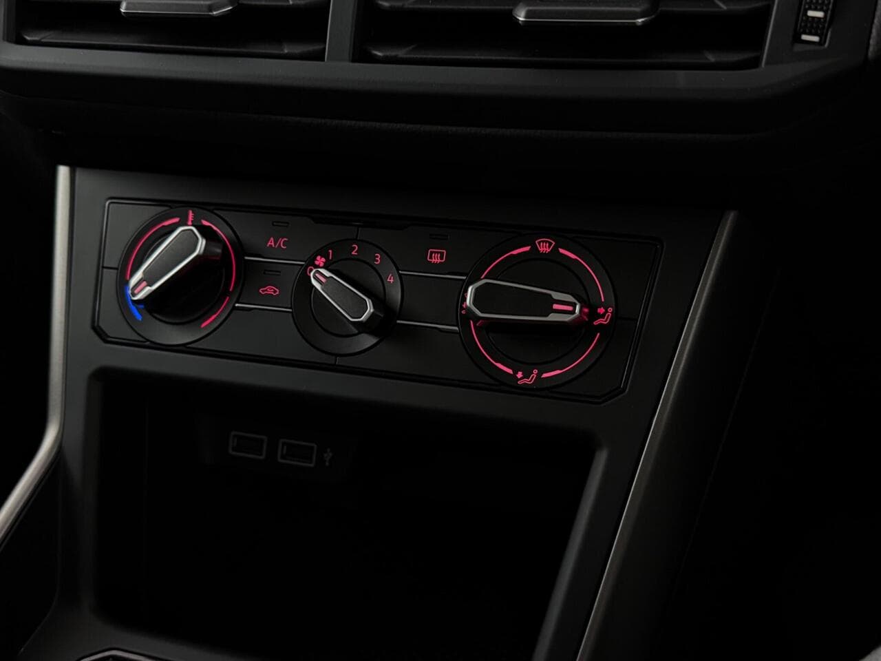 Volkswagen Polo thumbnail Misc Controls