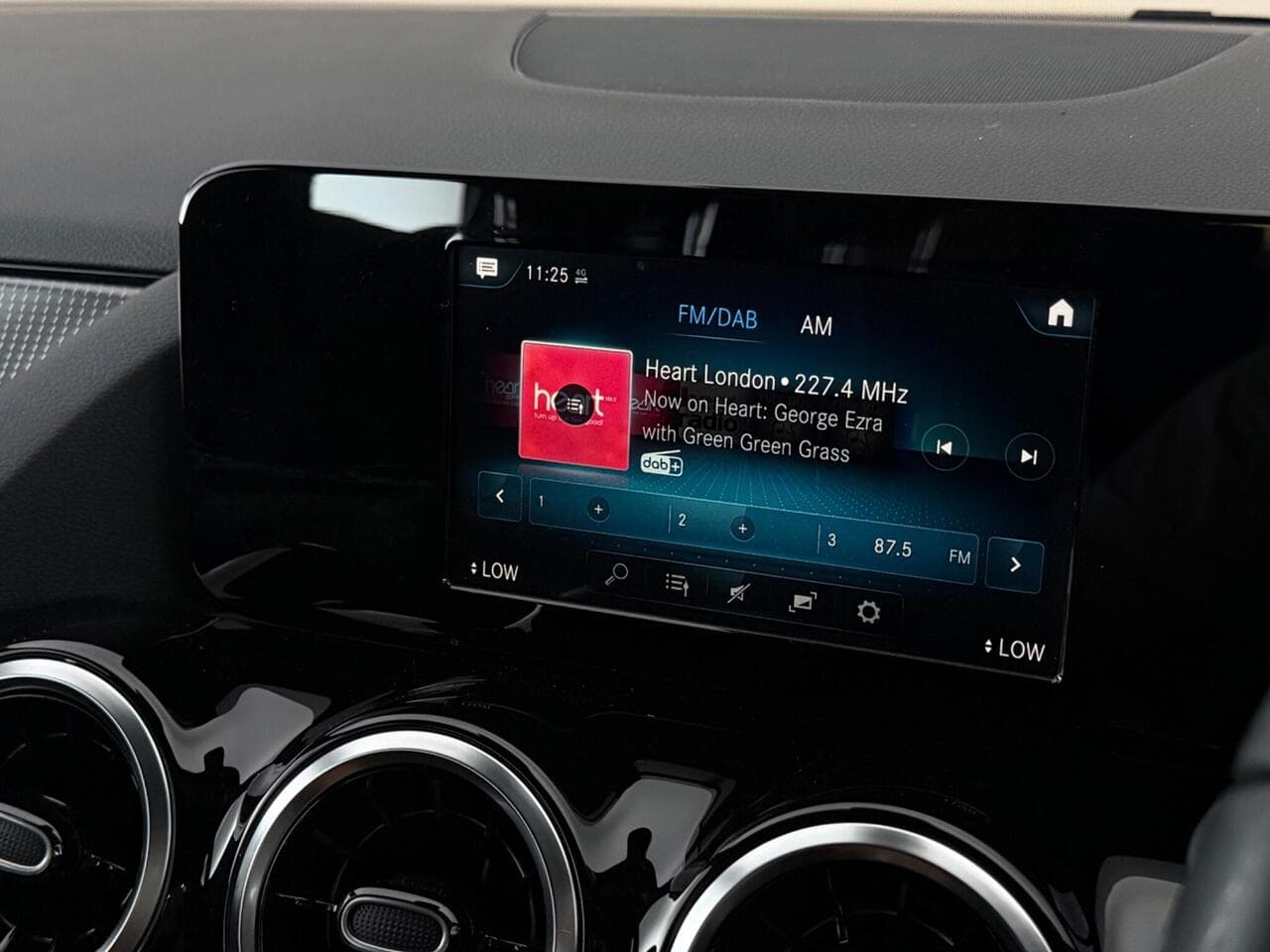 Mercedes-Benz GLA thumbnail Infotainment System