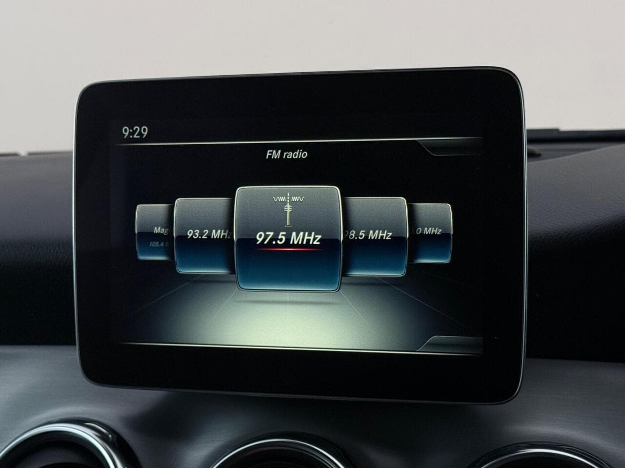Mercedes-Benz GLA thumbnail Infotainment System