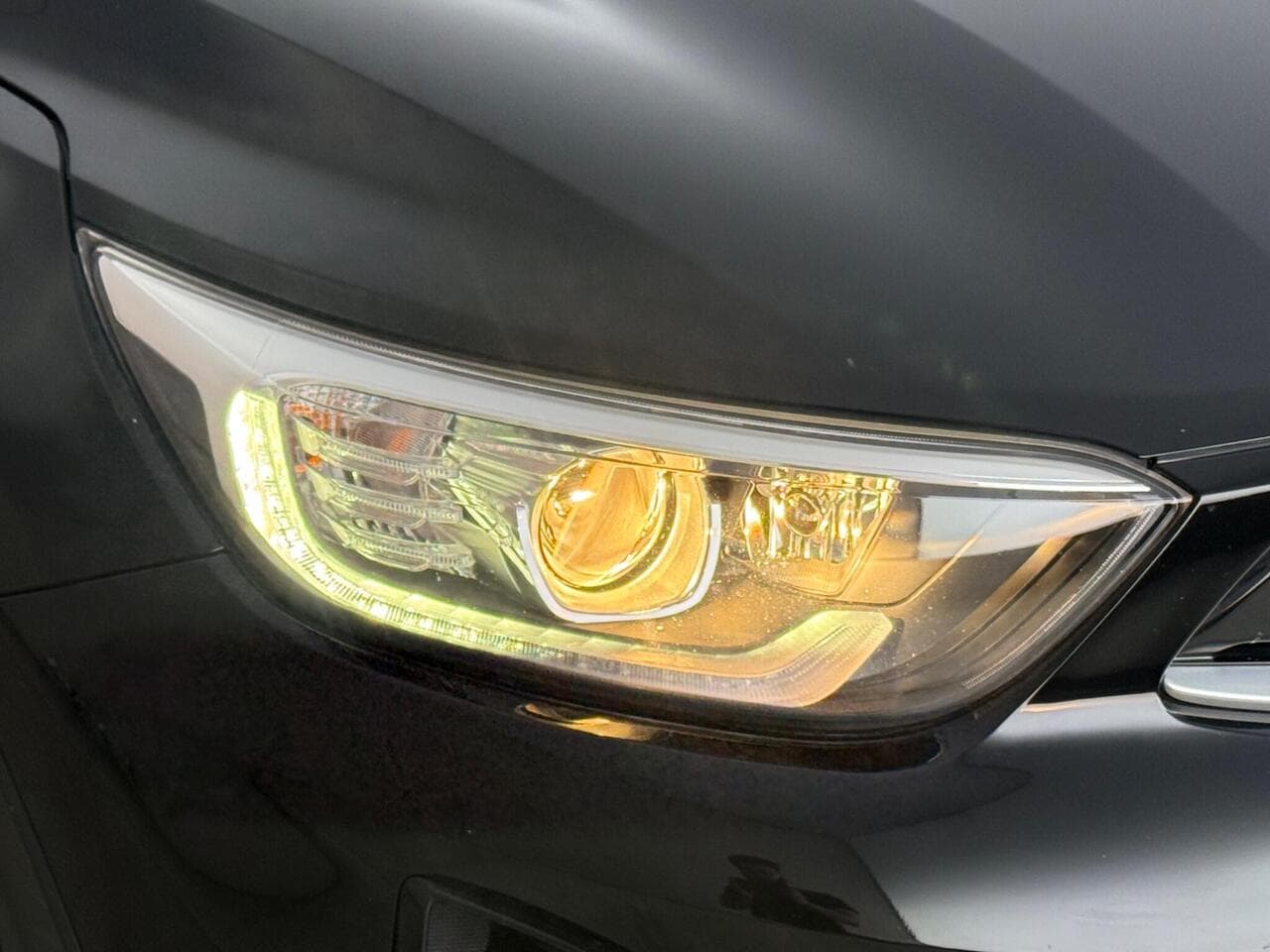 Kia Stonic thumbnail Lights Front