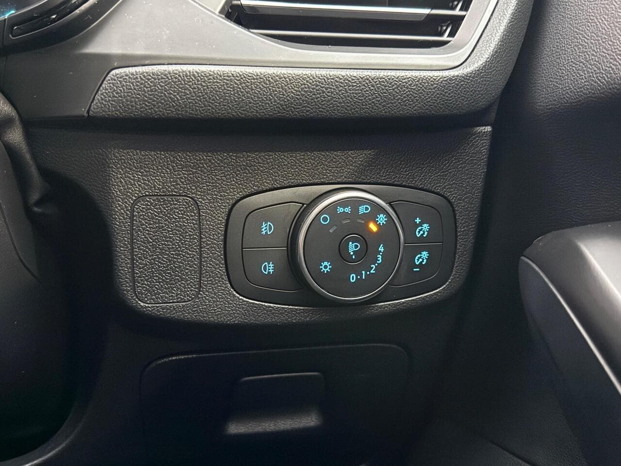 Ford Focus thumbnail Misc Controls
