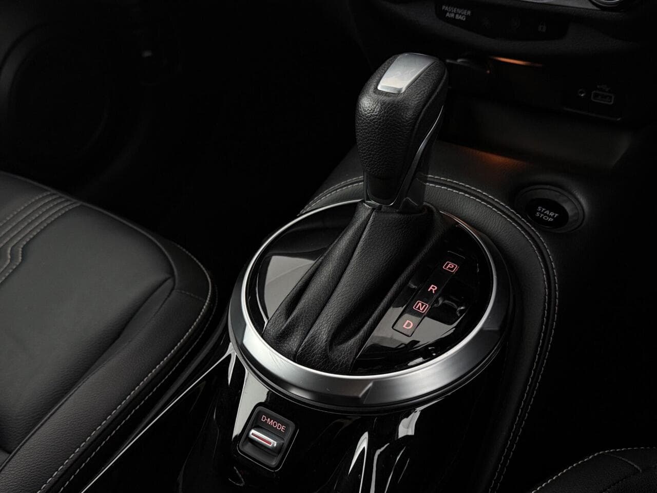 Nissan Juke thumbnail Interior Front