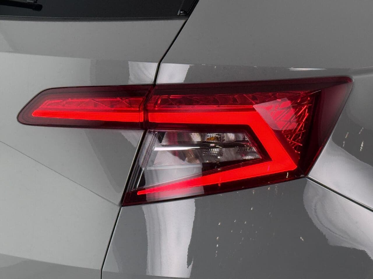 Skoda Karoq thumbnail Lights Rear