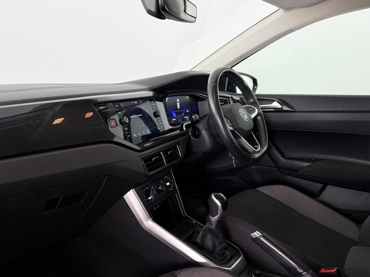 Volkswagen Polo thumbnail Interior Front