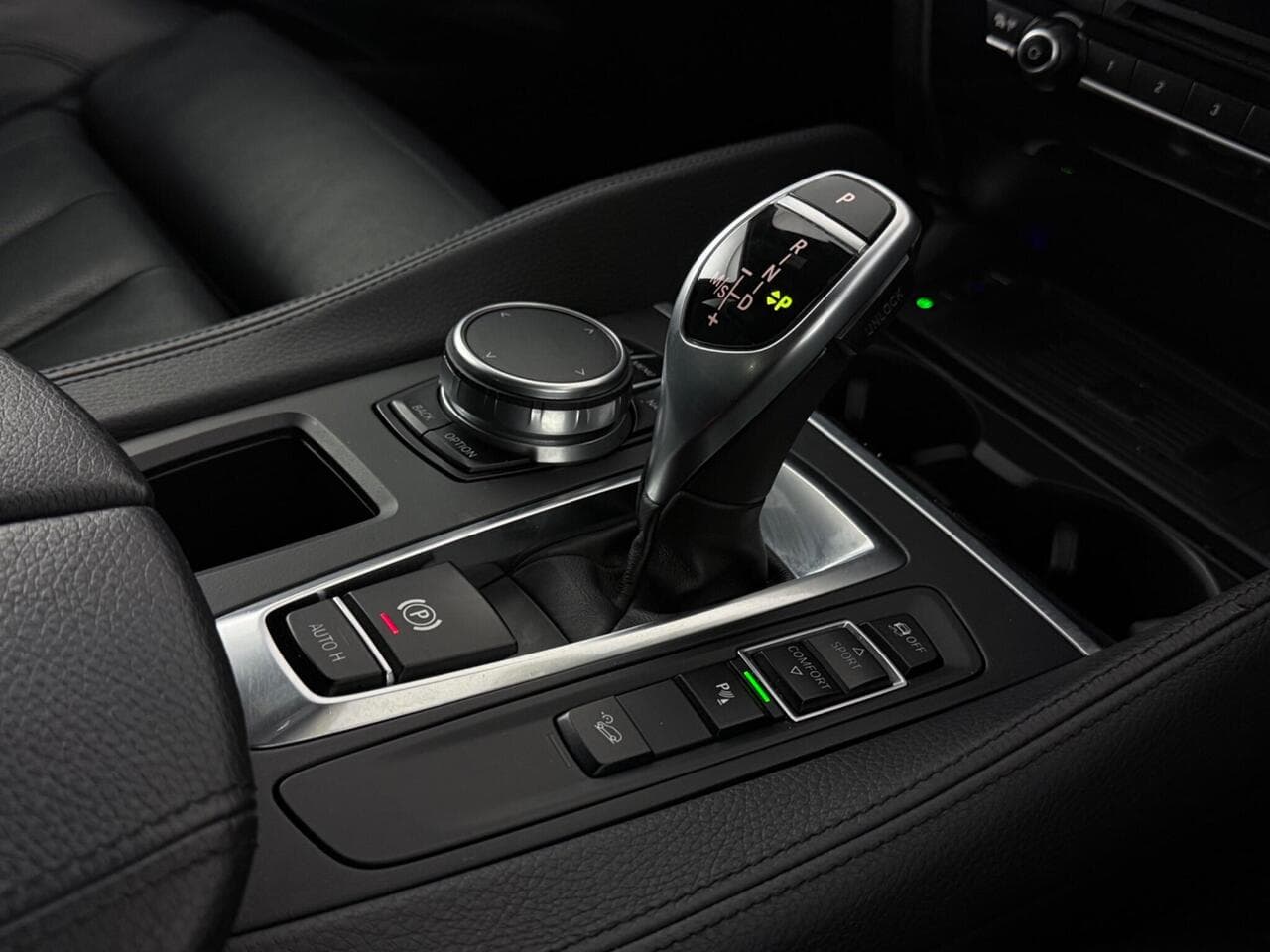 BMW X6 thumbnail Interior Front