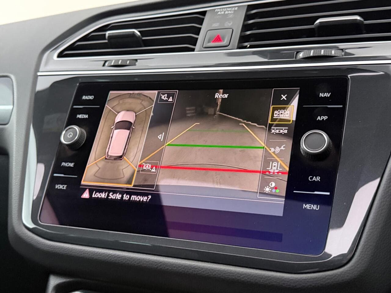 Volkswagen Tiguan thumbnail Infotainment System