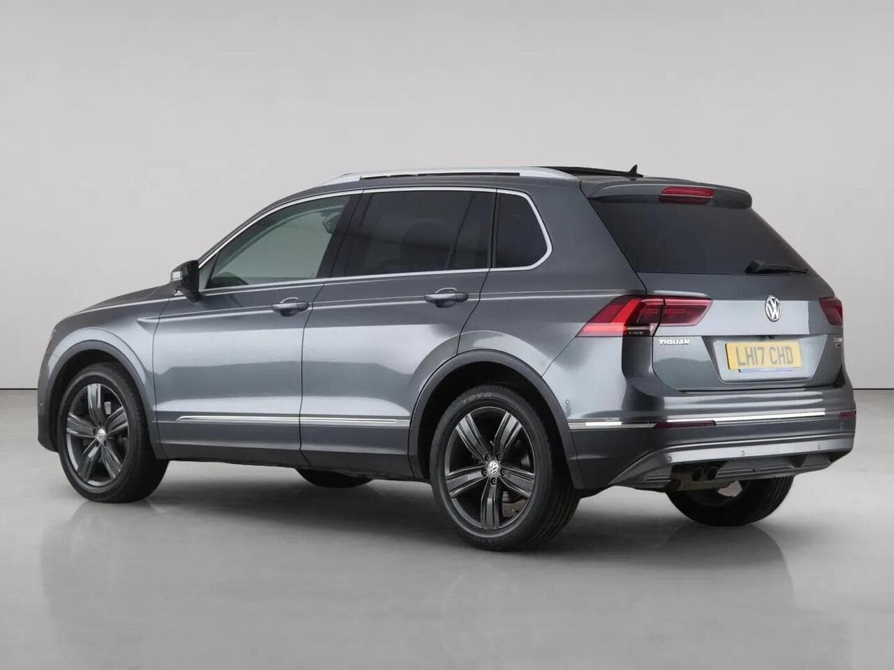 Volkswagen Tiguan thumbnail Rear Left