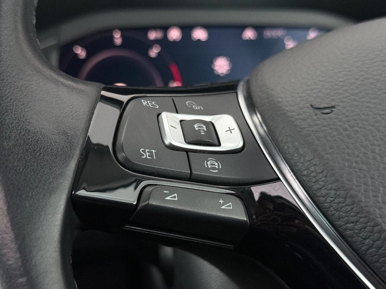 Volkswagen Tiguan thumbnail Misc Controls
