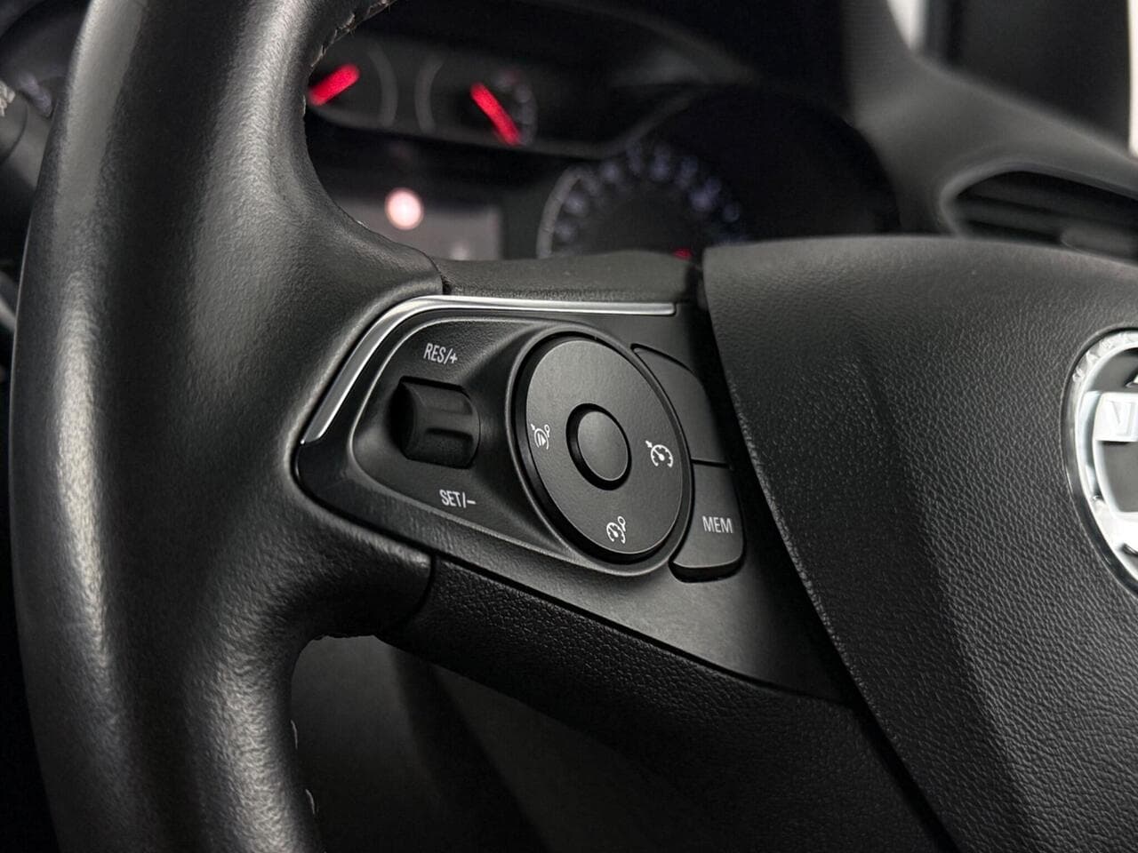 Vauxhall Crossland X thumbnail Misc Controls