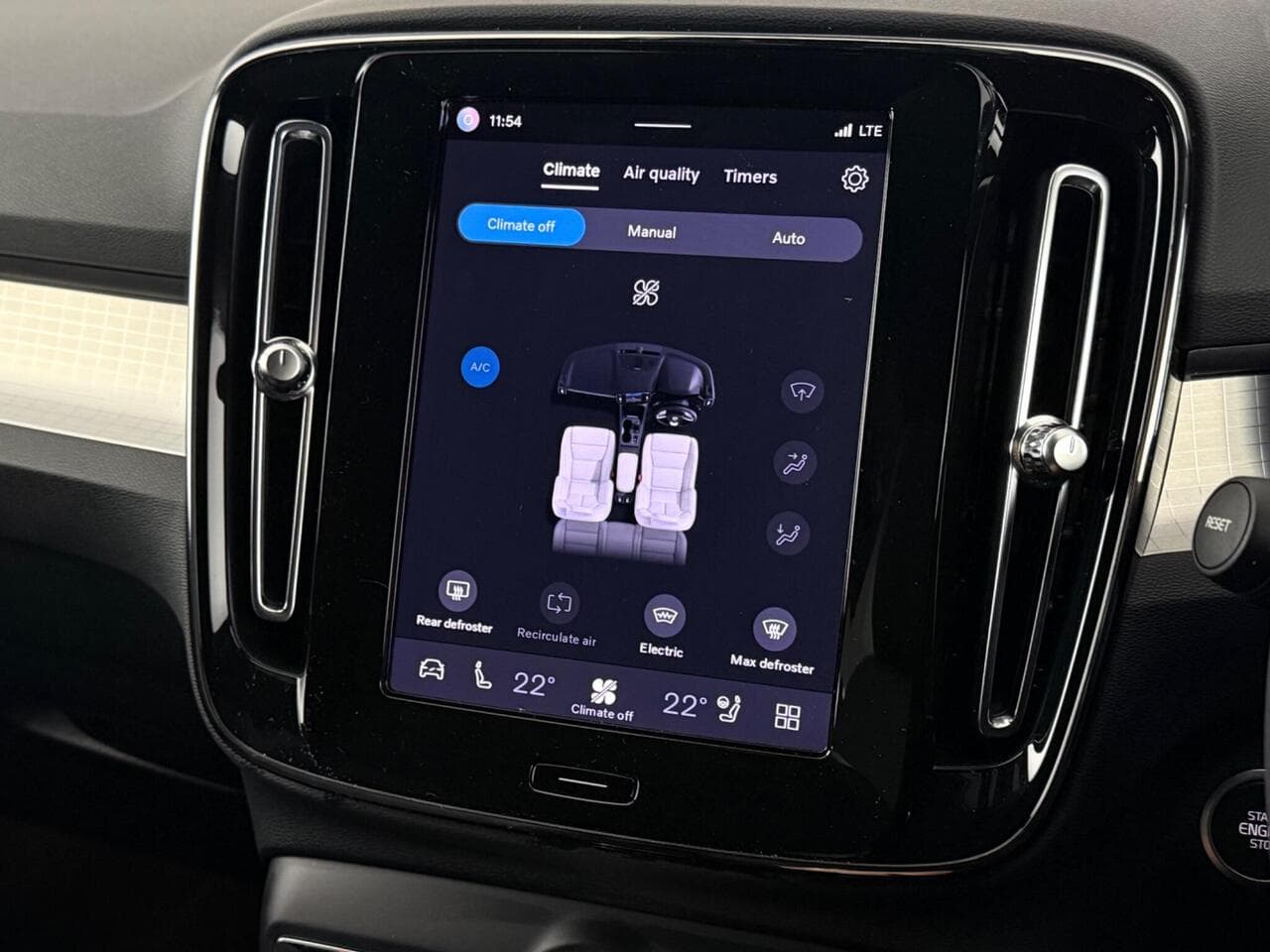 Volvo XC40 thumbnail Infotainment System