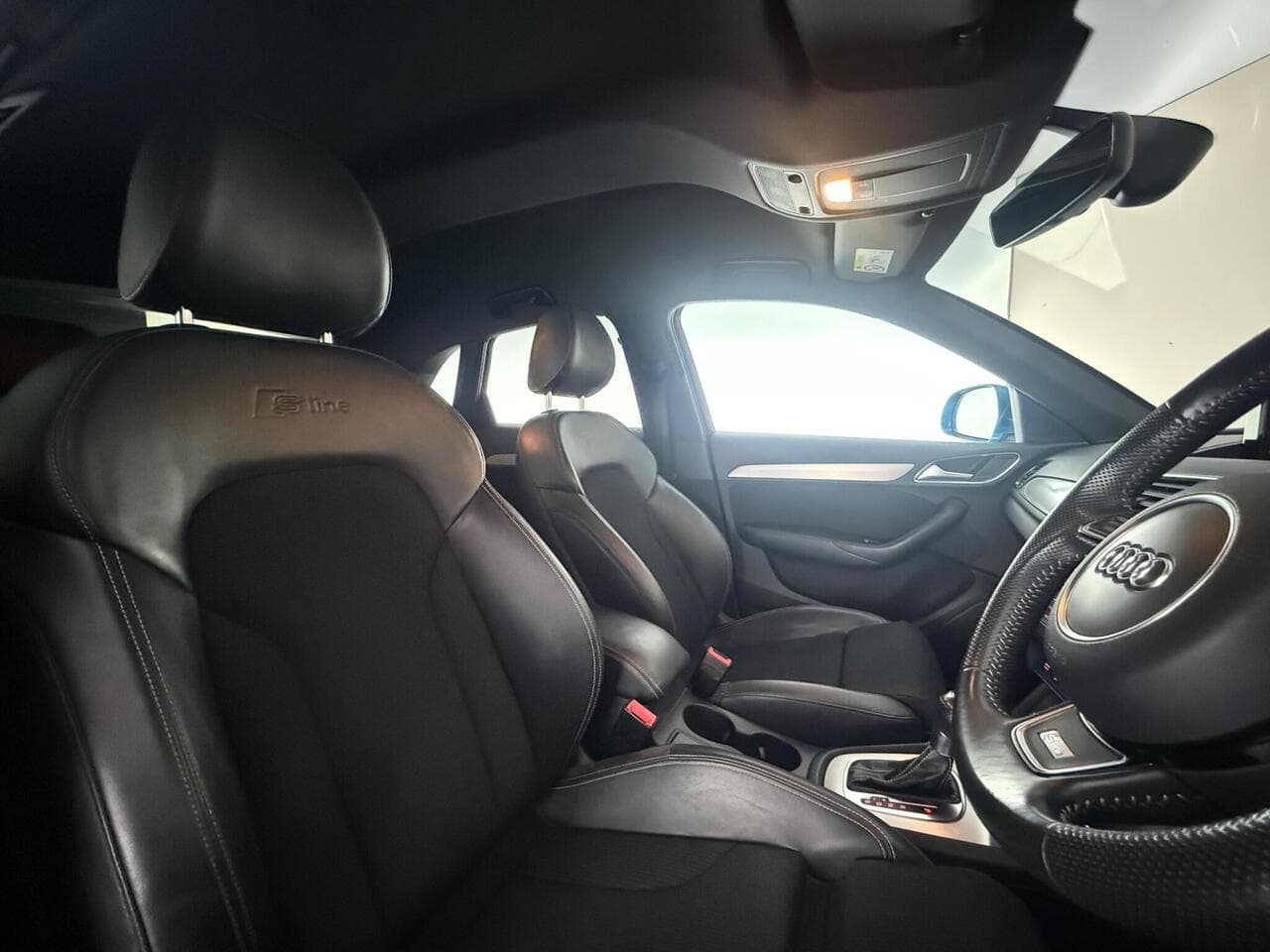 Audi Q3 thumbnail Seat Driver