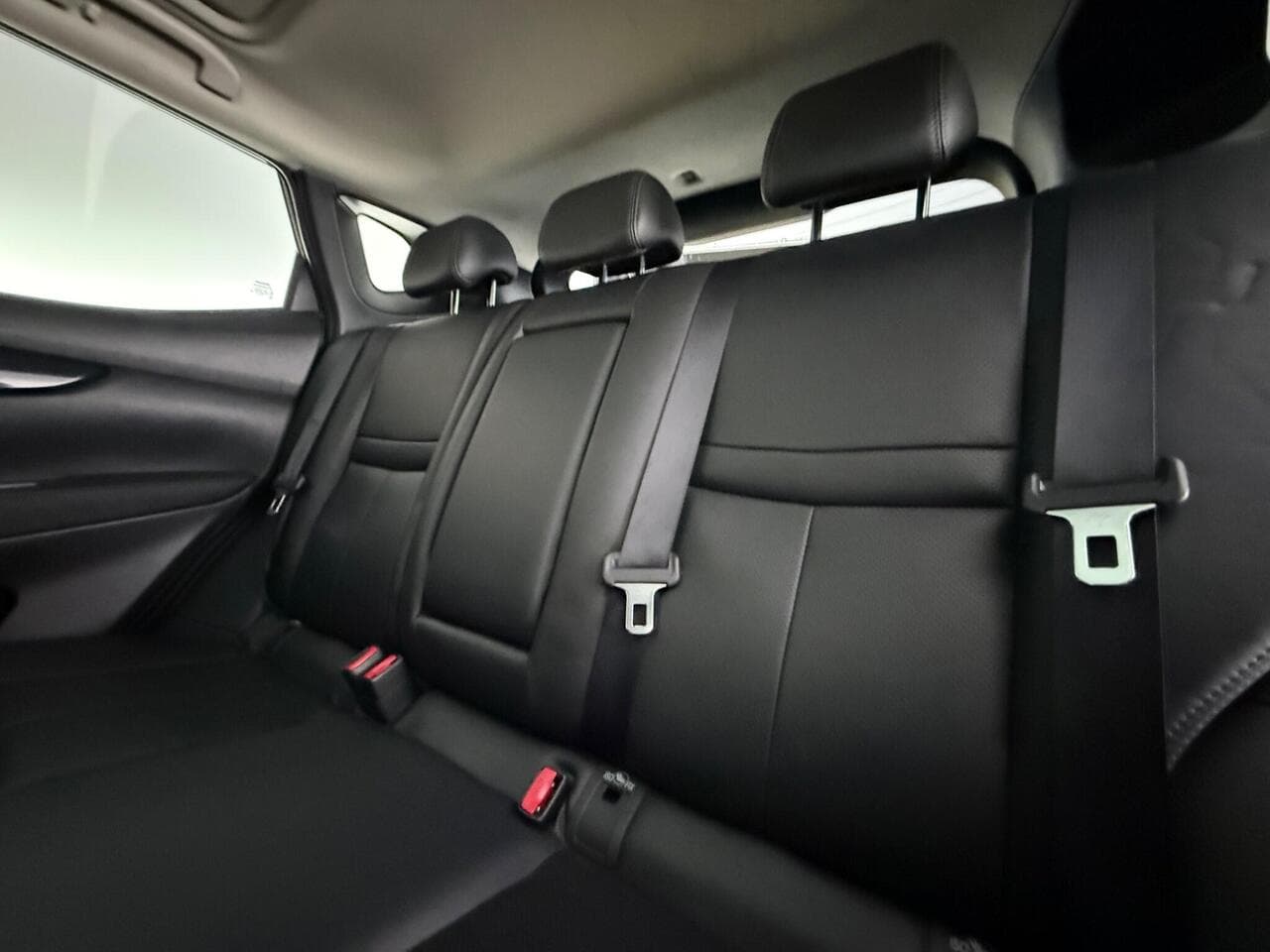 Nissan Qashqai thumbnail Seats Rear