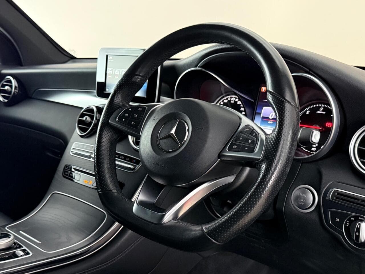 Mercedes-Benz GLC thumbnail Steering Wheel