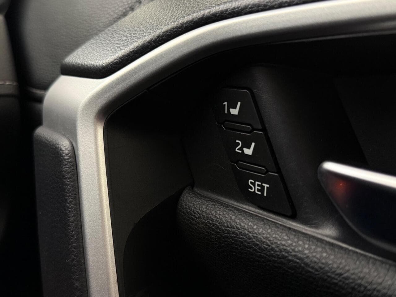 Toyota RAV4 thumbnail Misc Controls