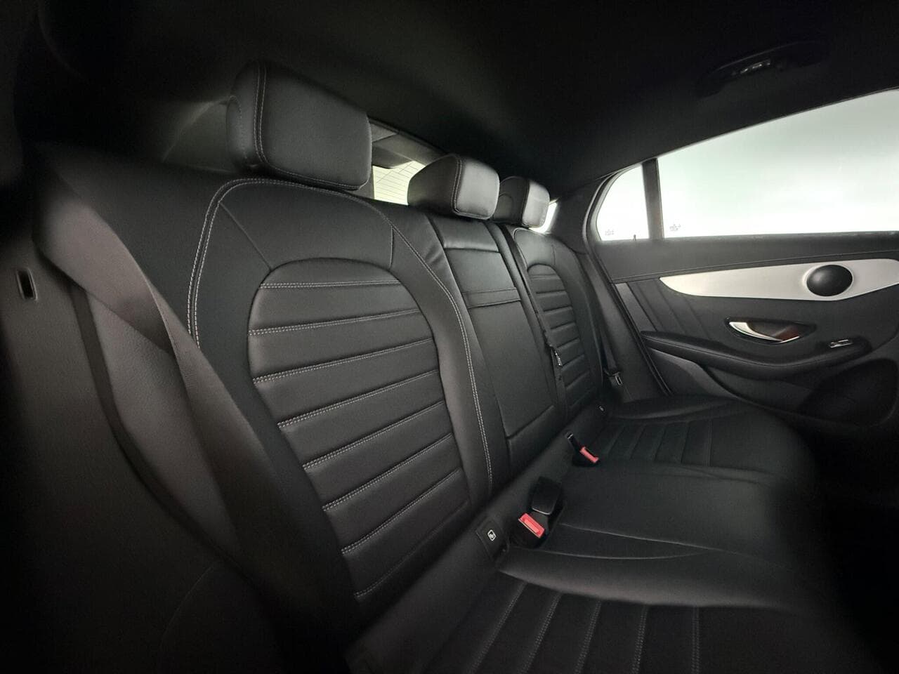 Mercedes-Benz GLC thumbnail Seats Rear