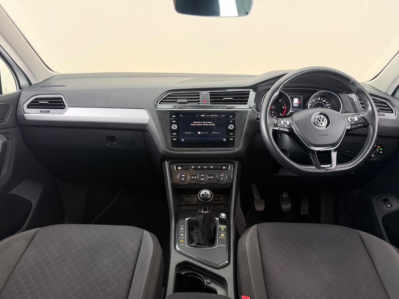Volkswagen Tiguan thumbnail Interior Front