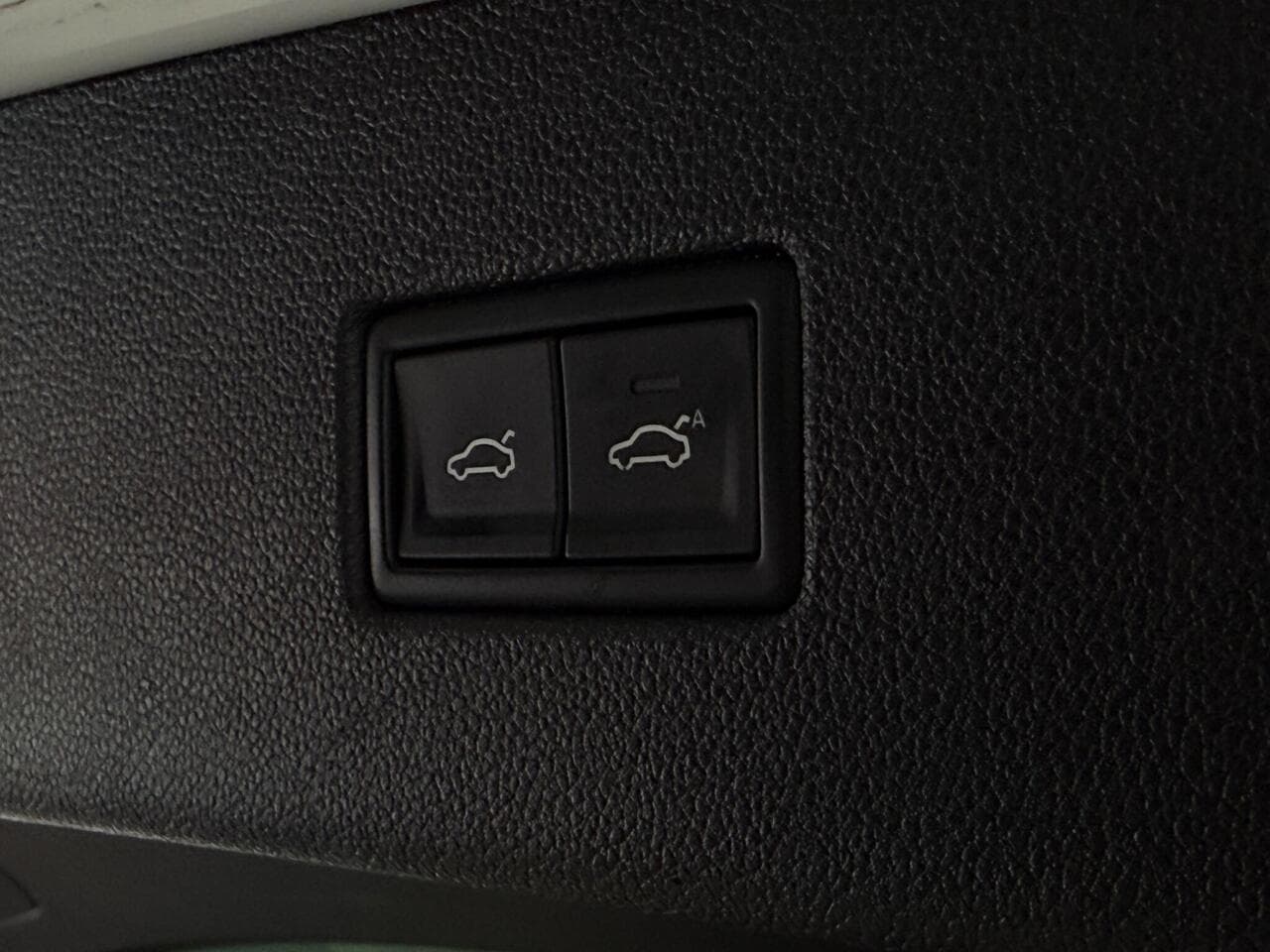 Volkswagen Tiguan thumbnail Misc Controls
