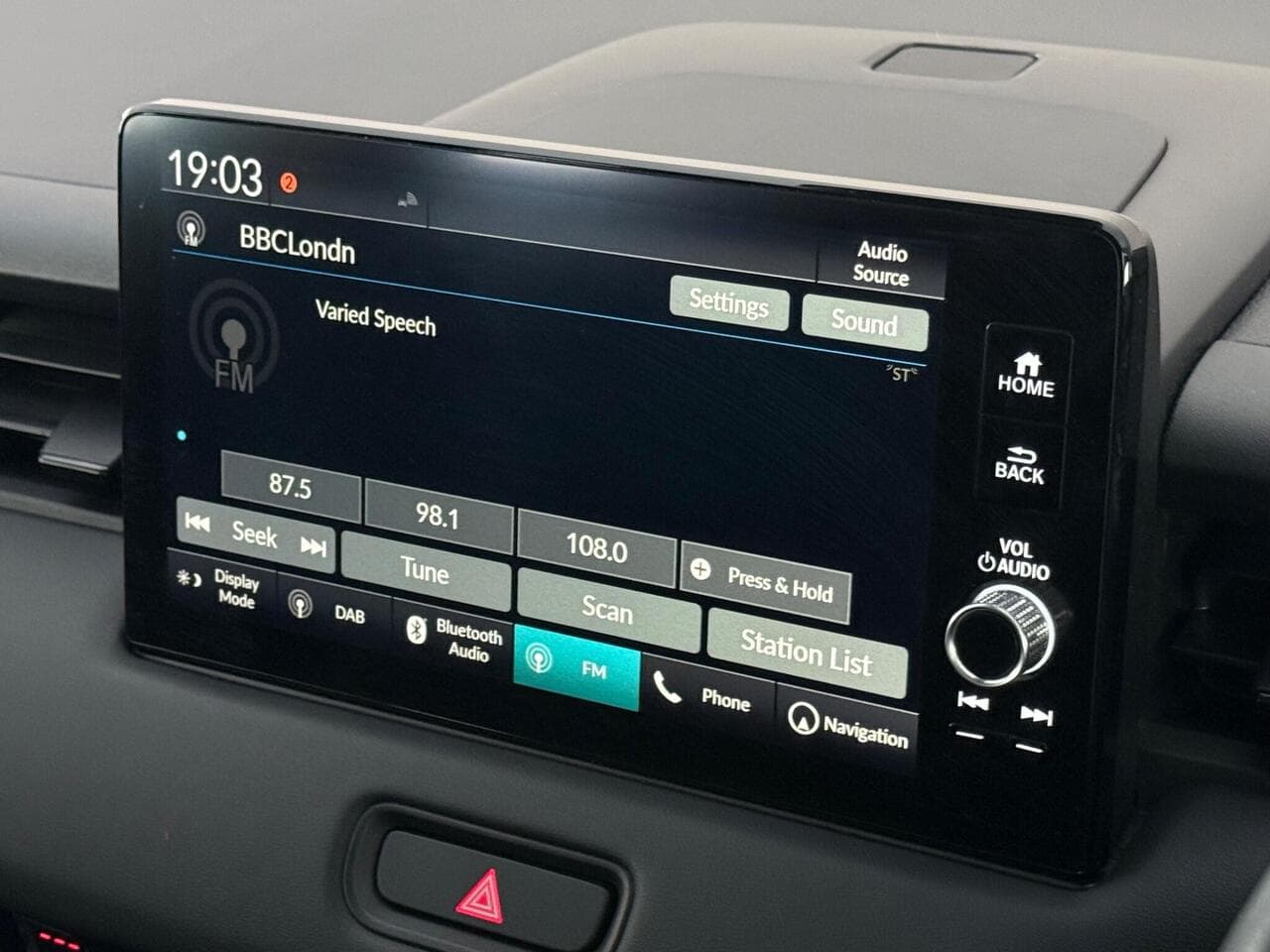 Honda HR-V thumbnail Infotainment System