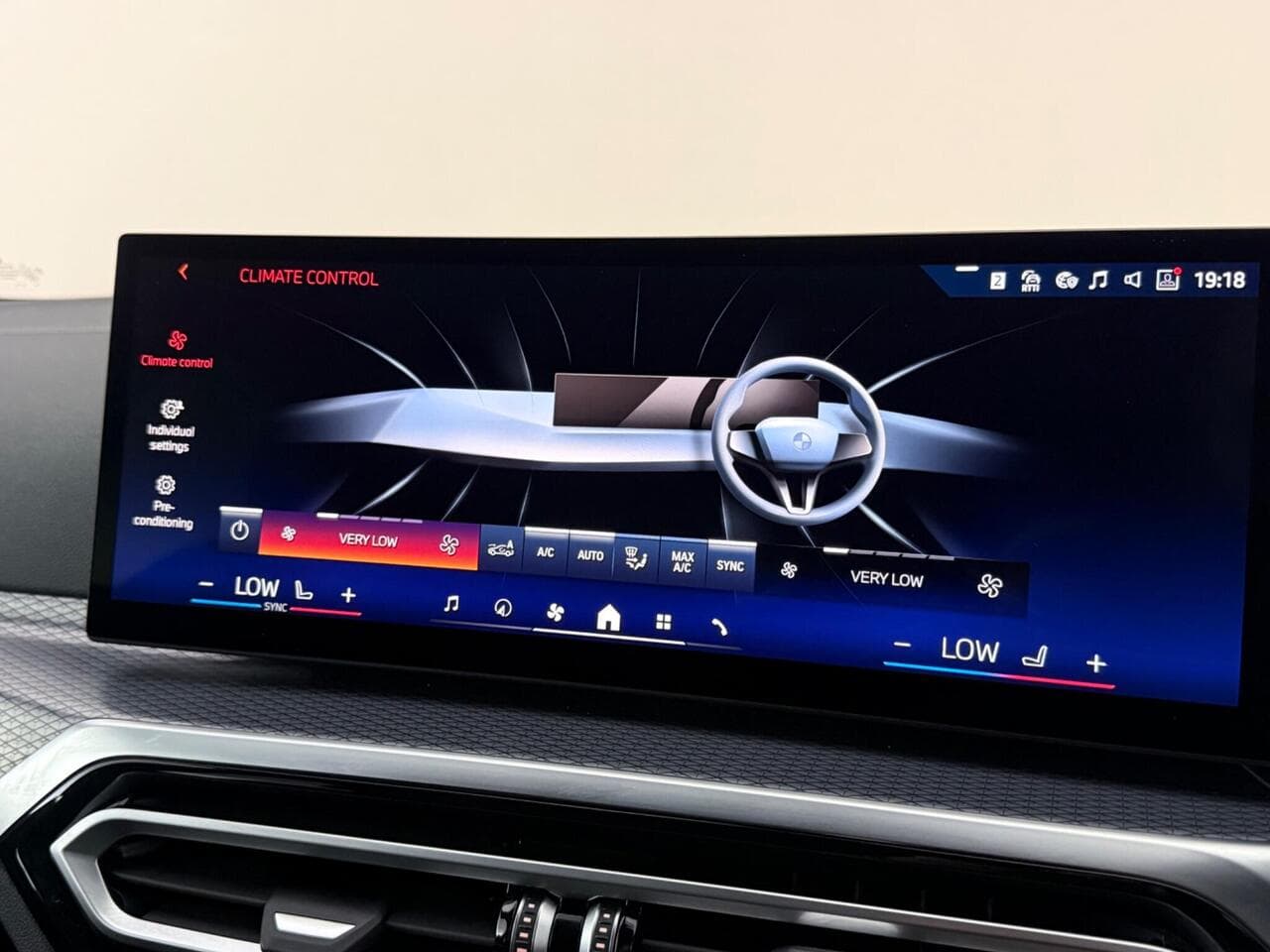 BMW i4 thumbnail Infotainment System