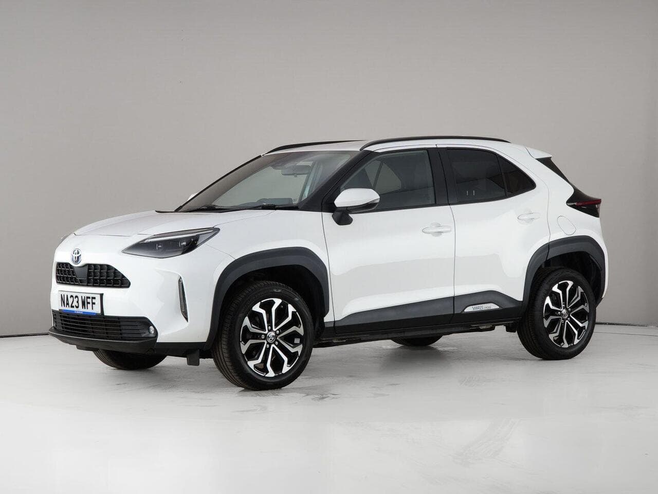 Toyota Yaris Cross thumbnail Front Left