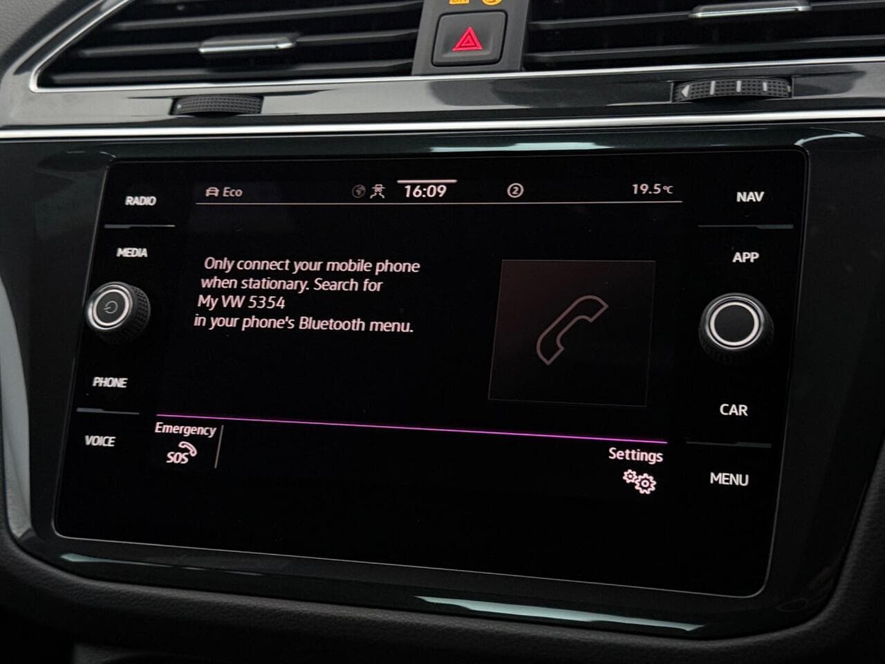 Volkswagen Tiguan thumbnail Infotainment System