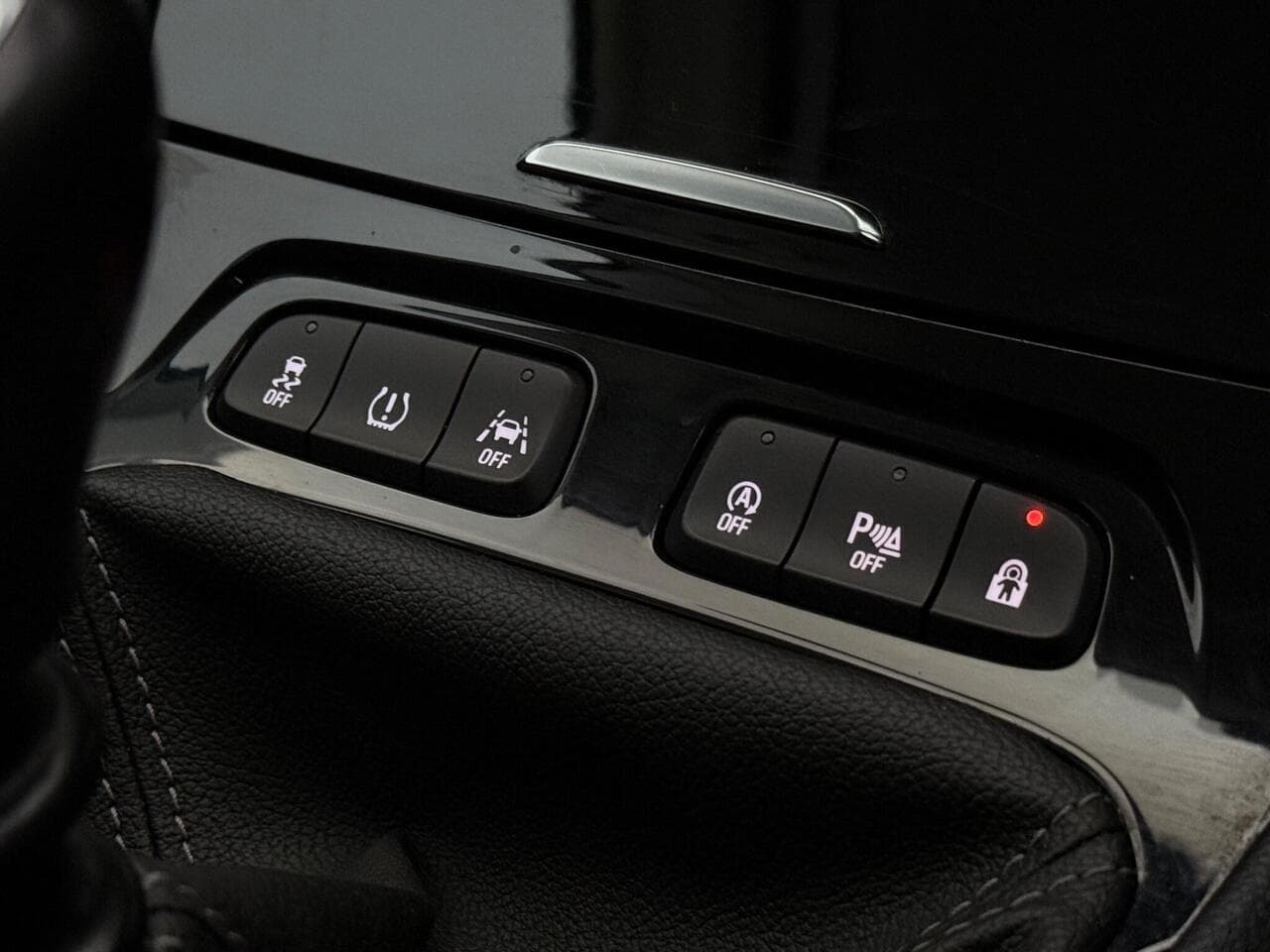 Vauxhall Grandland X thumbnail Misc Controls
