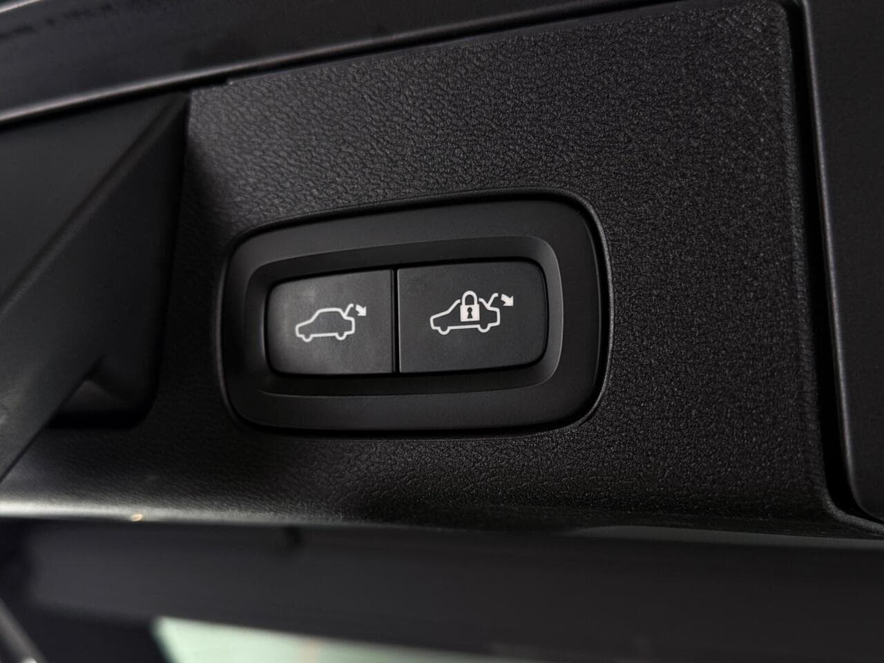 Volvo XC60 thumbnail Misc Controls