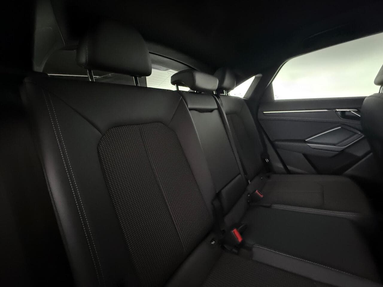 Audi Q3 thumbnail Seats Rear