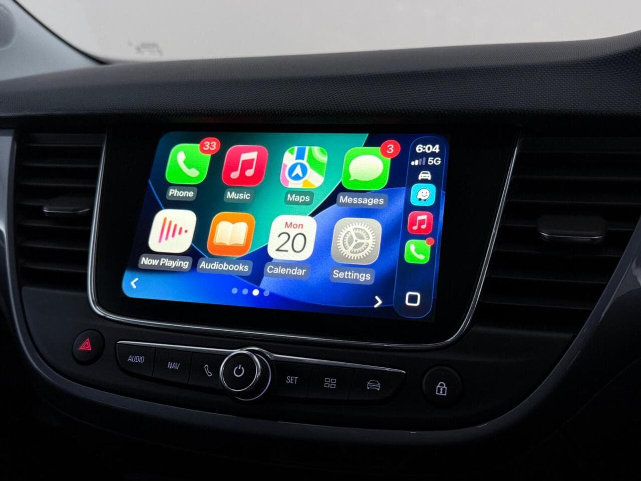 Vauxhall Crossland X thumbnail Infotainment System