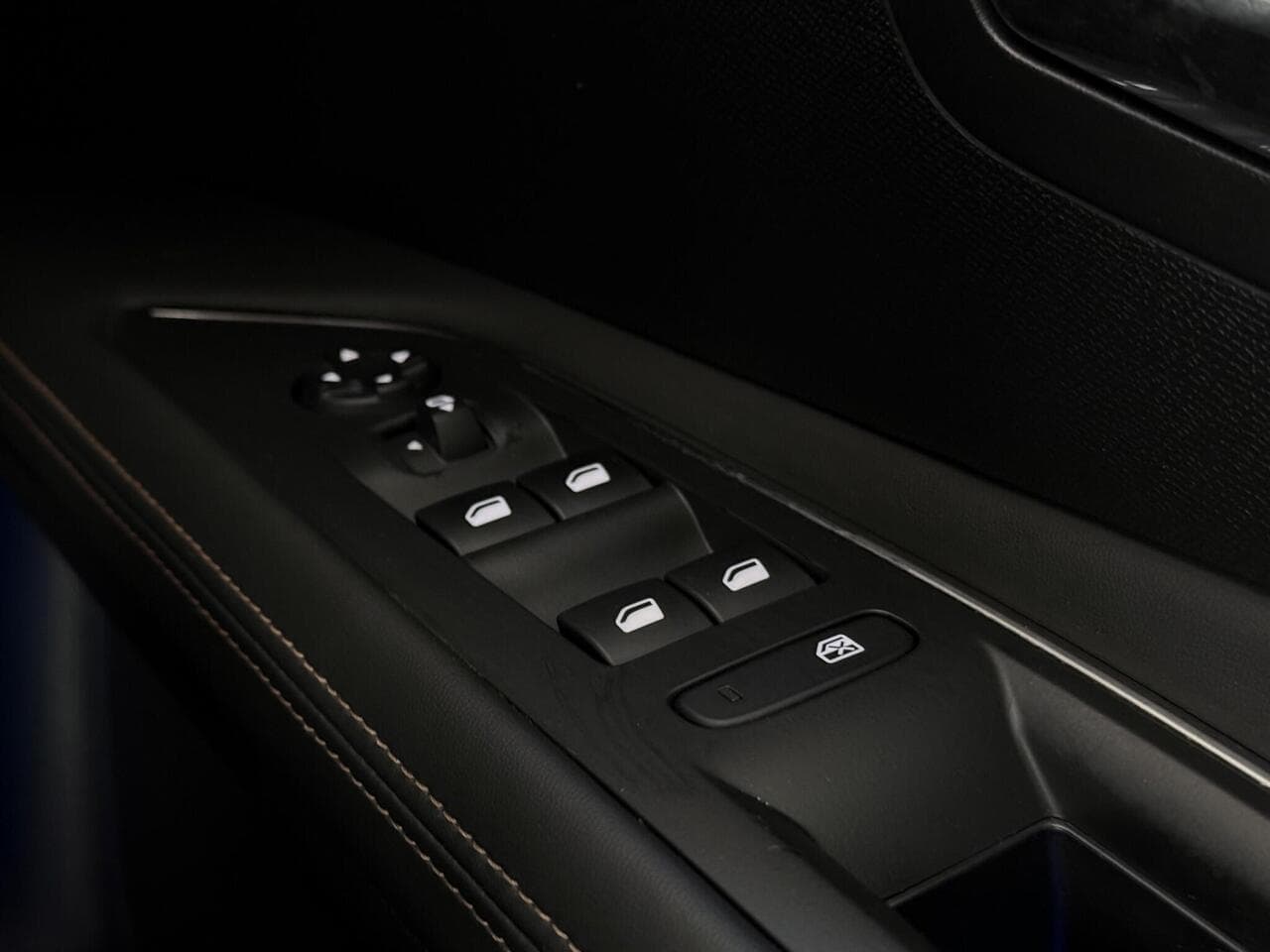 Peugeot 3008 thumbnail Misc Controls