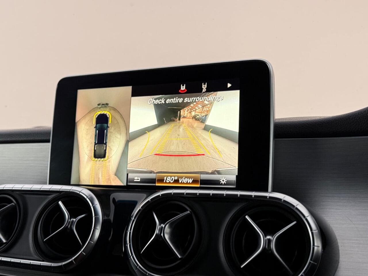 Mercedes-Benz X Class thumbnail Infotainment System