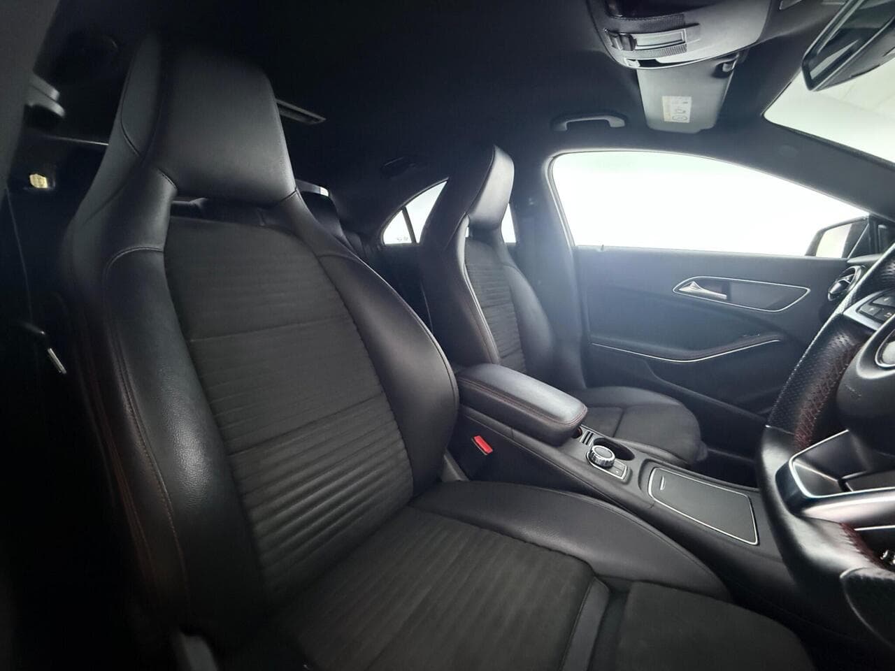 Mercedes-Benz CLA thumbnail Seat Driver