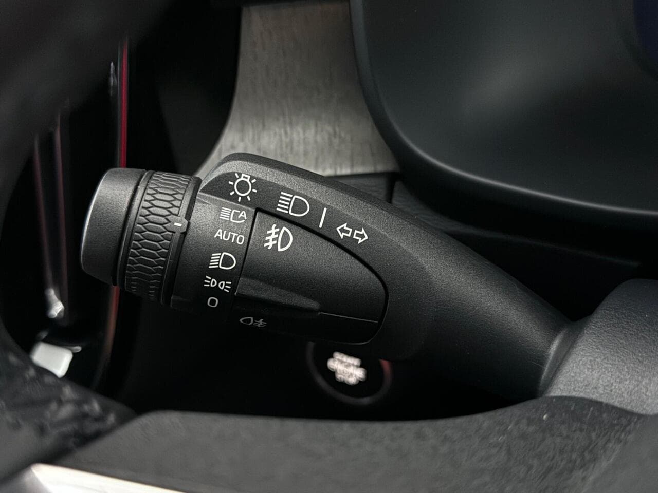 Volvo XC40 thumbnail Misc Controls