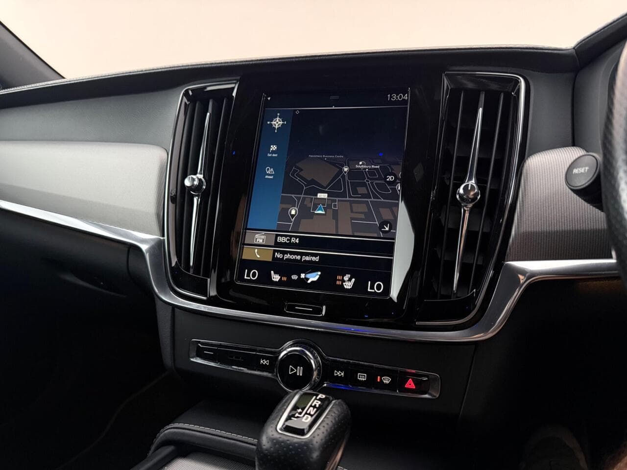 Volvo S90 thumbnail Infotainment System