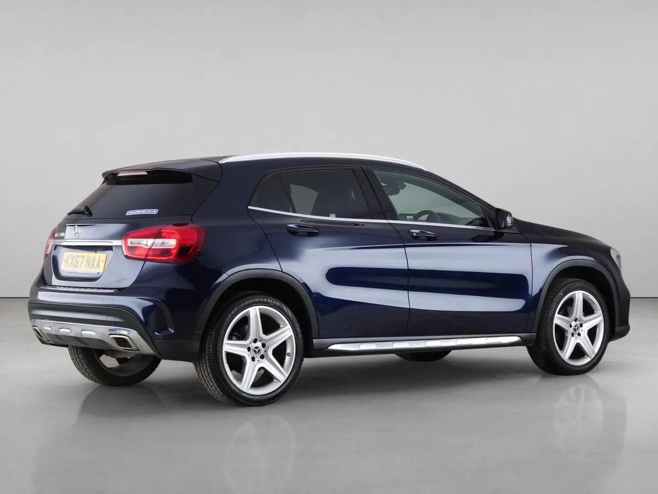 Mercedes-Benz GLA thumbnail Side Right