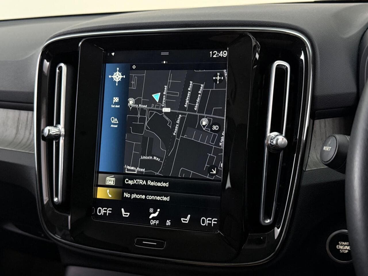 Volvo XC40 thumbnail Infotainment System