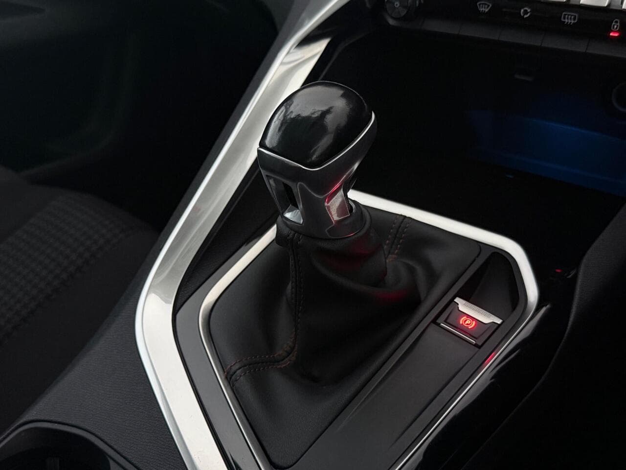 Peugeot 5008 thumbnail Interior Front