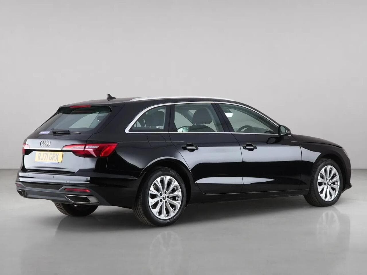 Audi A4 Avant thumbnail Side Right