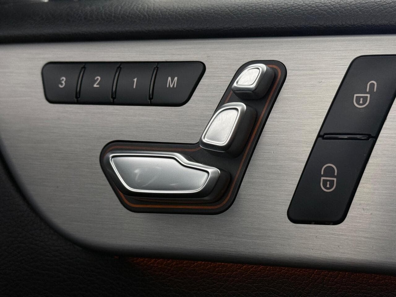 Mercedes-Benz GLE thumbnail Misc Controls