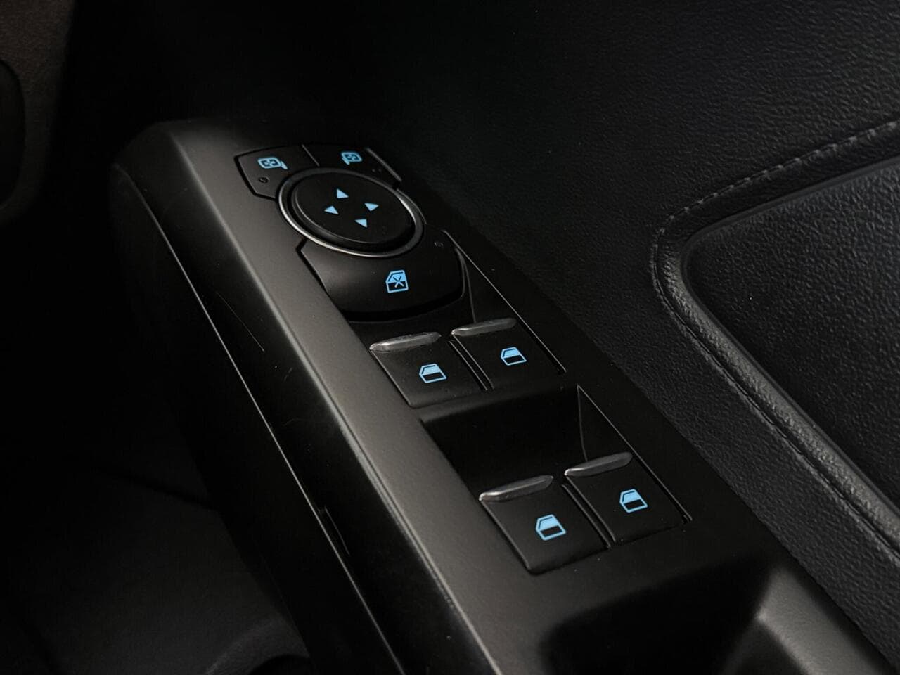 Ford Focus thumbnail Misc Controls