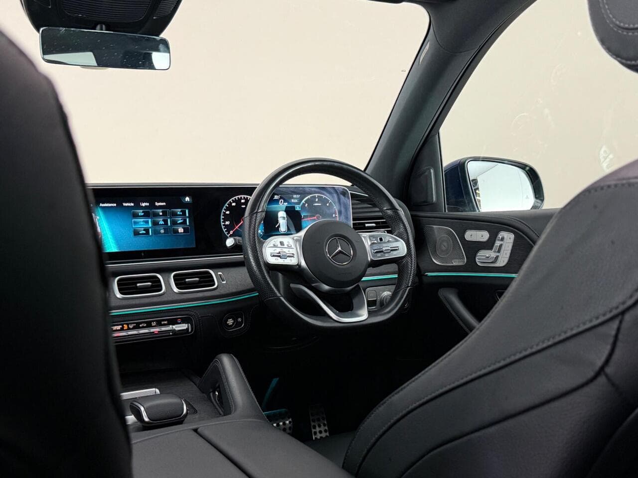 Mercedes-Benz GLE thumbnail Interior Front