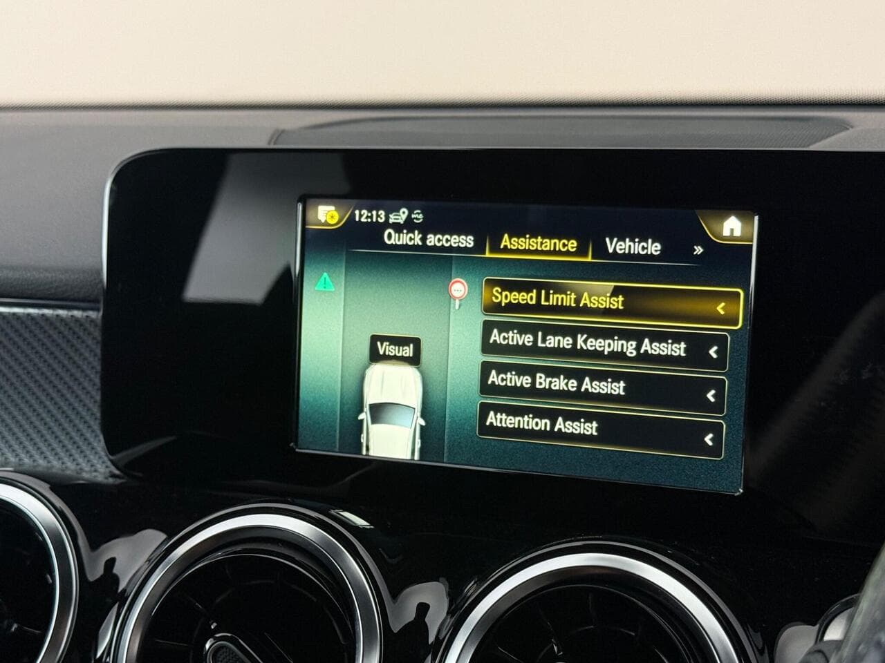 Mercedes-Benz GLB thumbnail Infotainment System