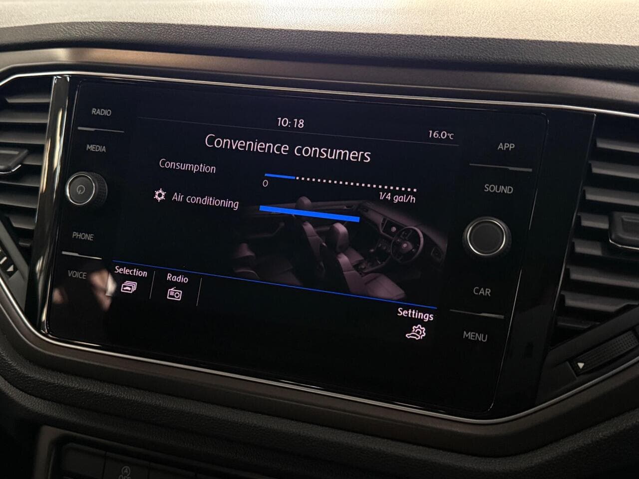 Volkswagen T-Roc thumbnail Infotainment System